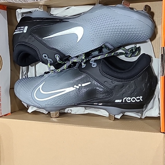 Nike Women's Hyperdiamond 4 Elite Metal Fastpitch Softball Cleats - Picture 9 of 9